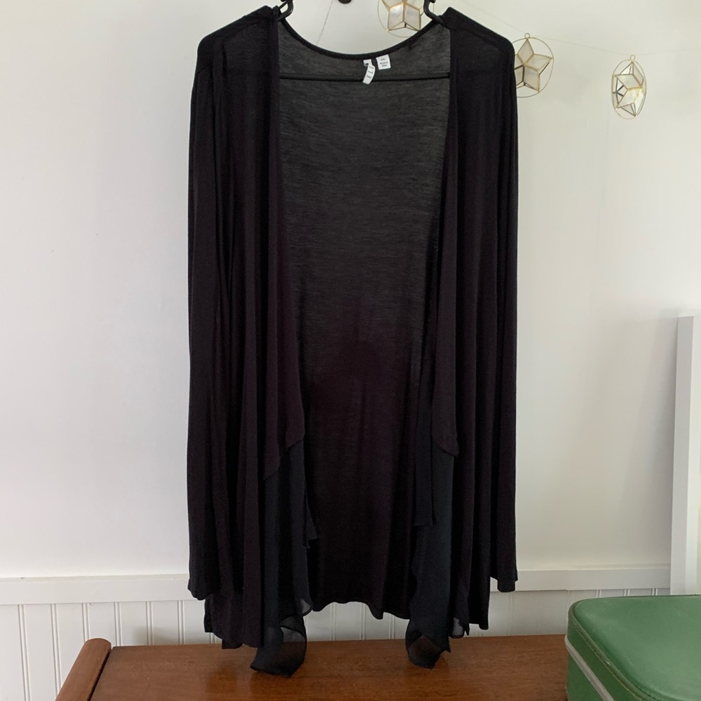 ELLE light & drapey black shrug XXL